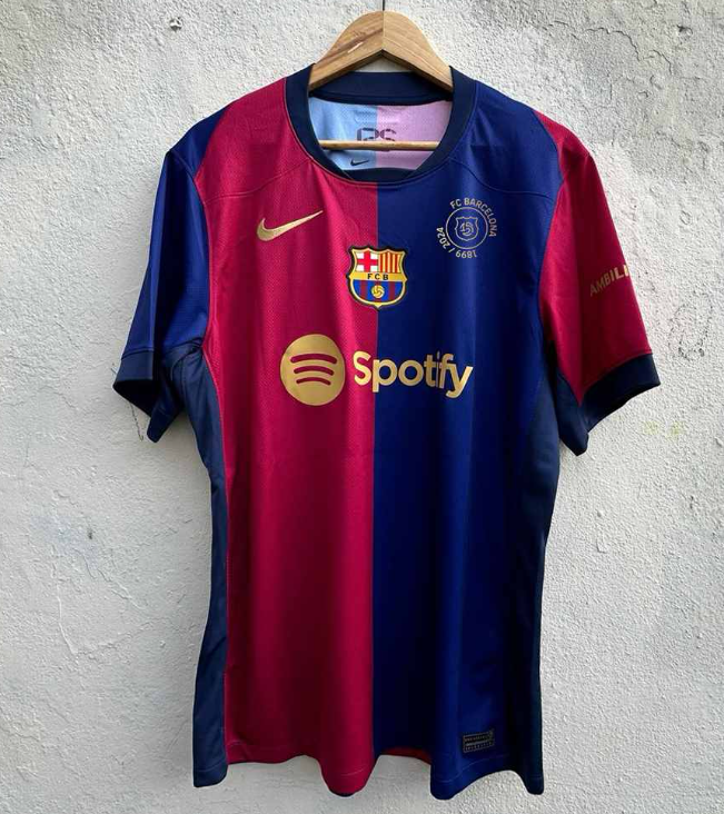 Camiseta Barcelona 2025 con el logo 125 aniversario